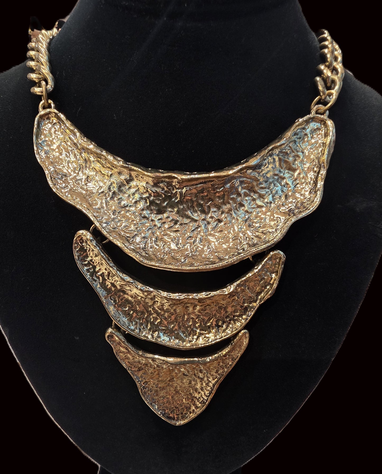 Articulated Statement Bid Necklase Set