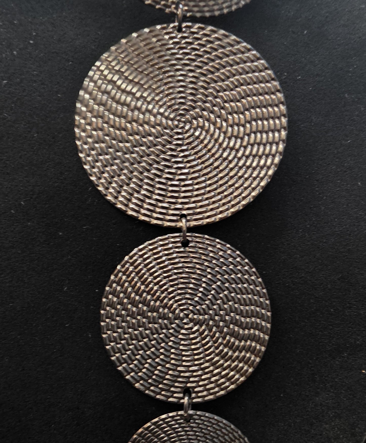 Textured Graduating Disc Choker