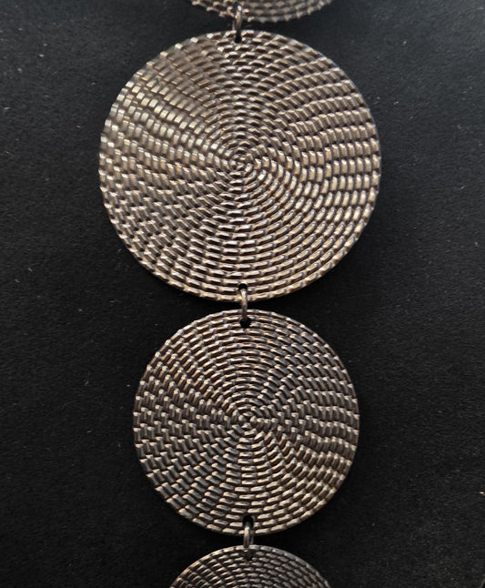Textured Graduating Disc Choker
